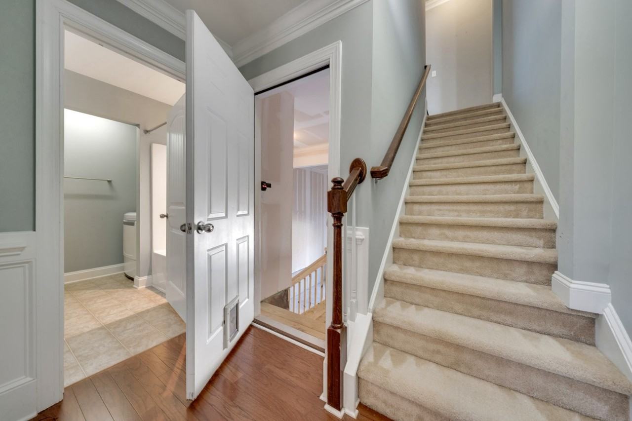 405 Village Commons Ln - Photo 2 of 15