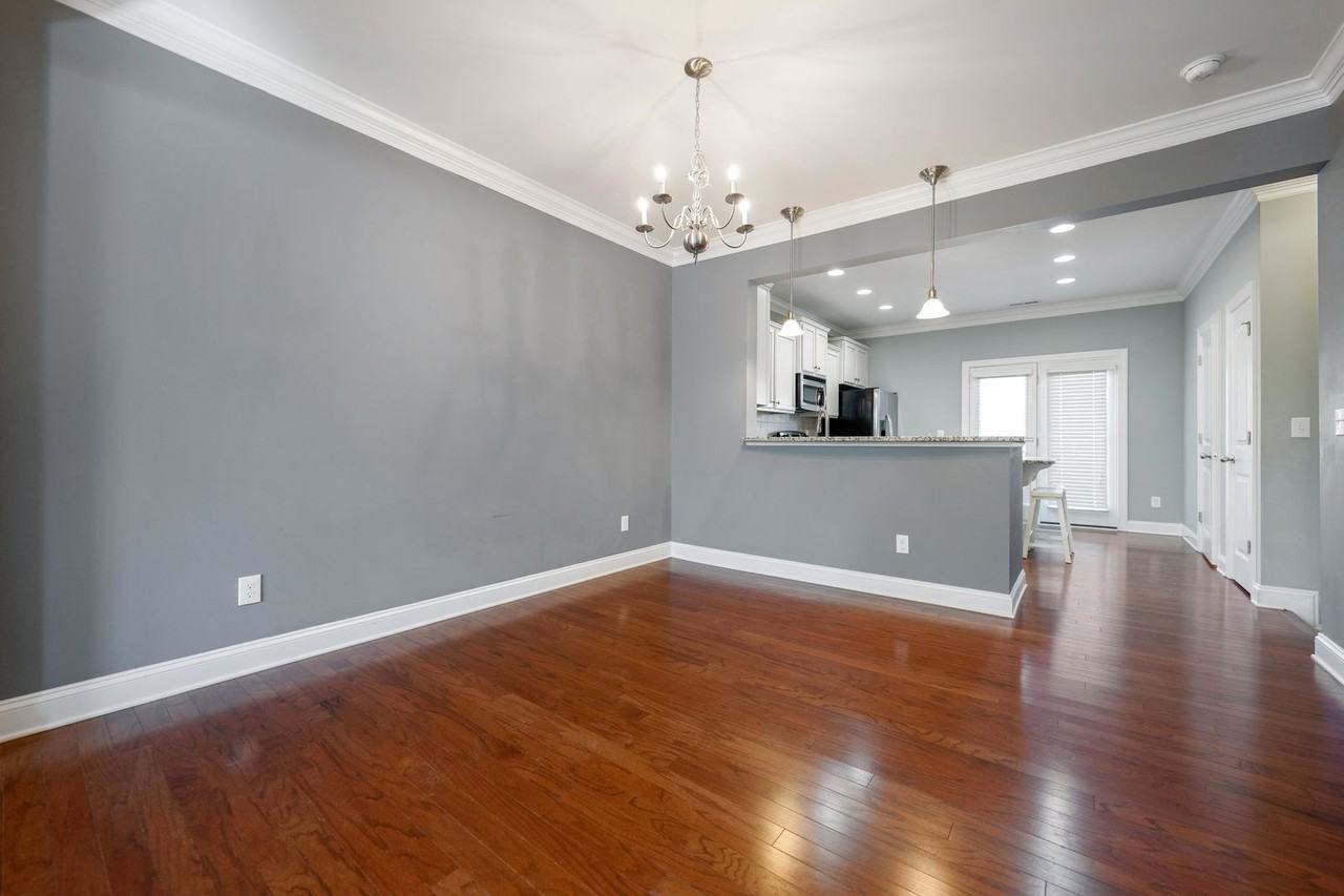 405 Village Commons Ln - Photo 6 of 15