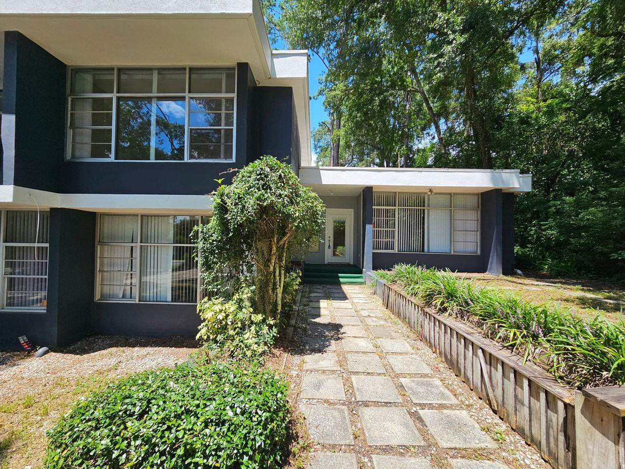 2818 Sw 2nd Ave - Photo 2 of 50