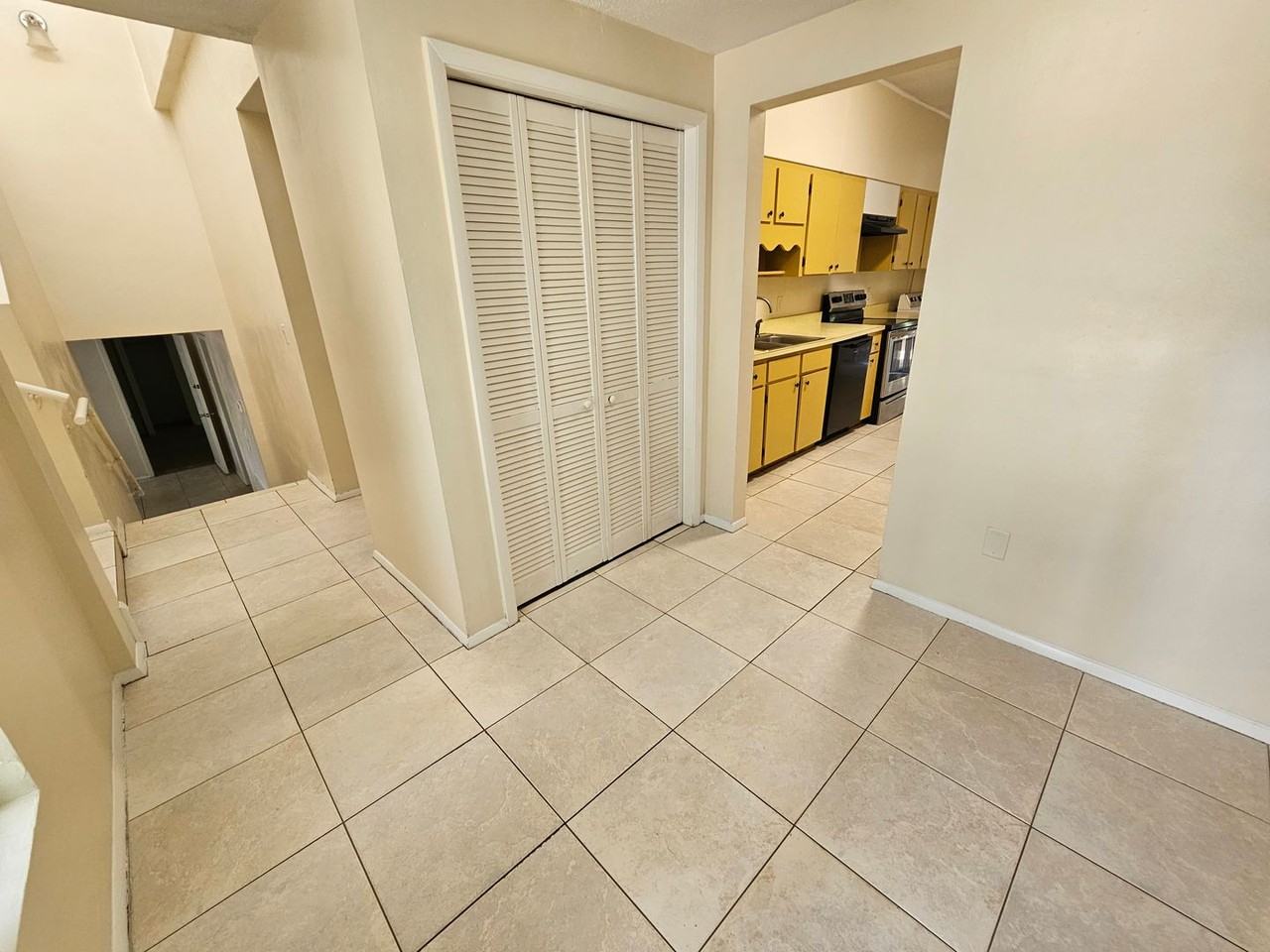 2818 Sw 2nd Ave - Photo 3 of 50