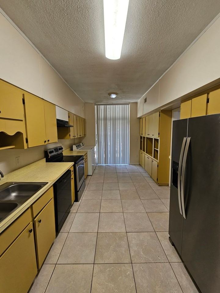 2818 Sw 2nd Ave - Photo 5 of 50