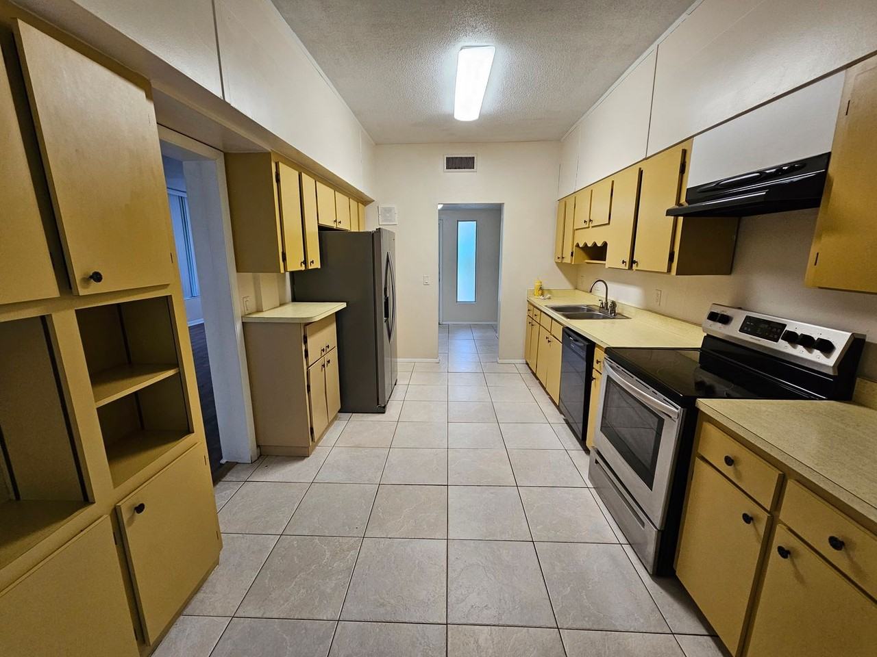 2818 Sw 2nd Ave - Photo 6 of 50