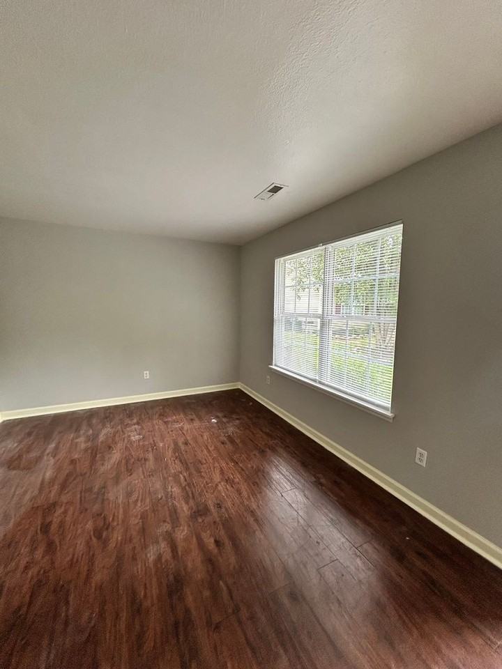 108 Biltford Ave - Photo 2 of 9