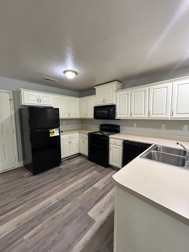 108 Biltford Ave - Photo 4 of 9