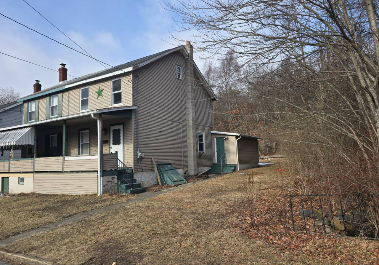 83 Andrewsville St - Photo 2 of 24