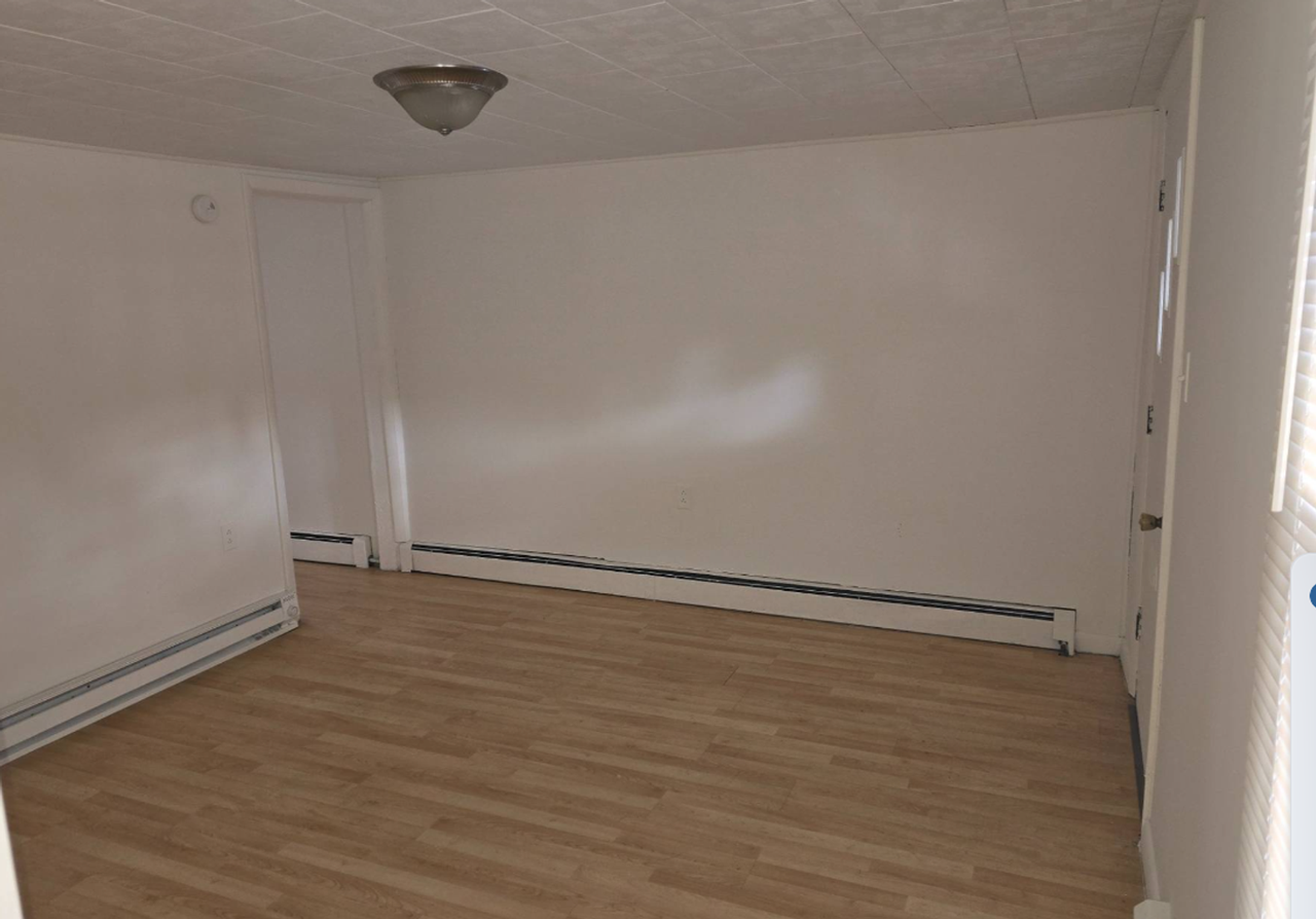 83 Andrewsville St - Photo 5 of 24