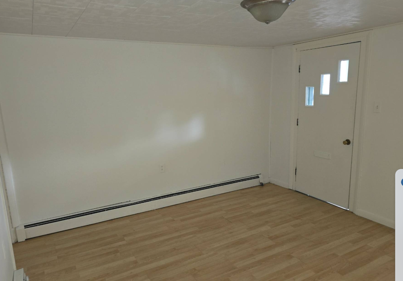 83 Andrewsville St - Photo 6 of 24