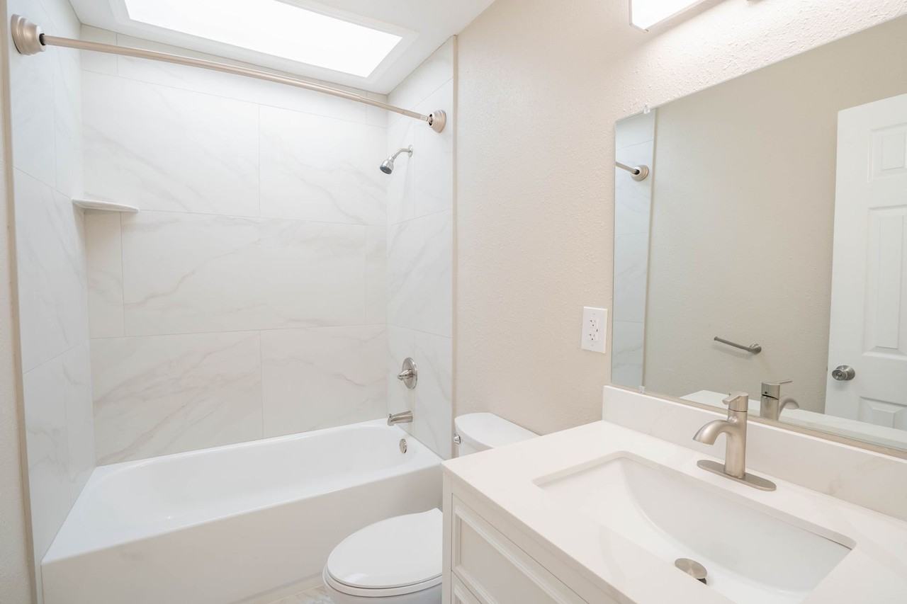 815 N Hudson Ave - Photo 4 of 8