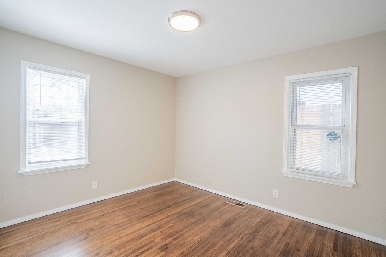 815 N Hudson Ave - Photo 5 of 8