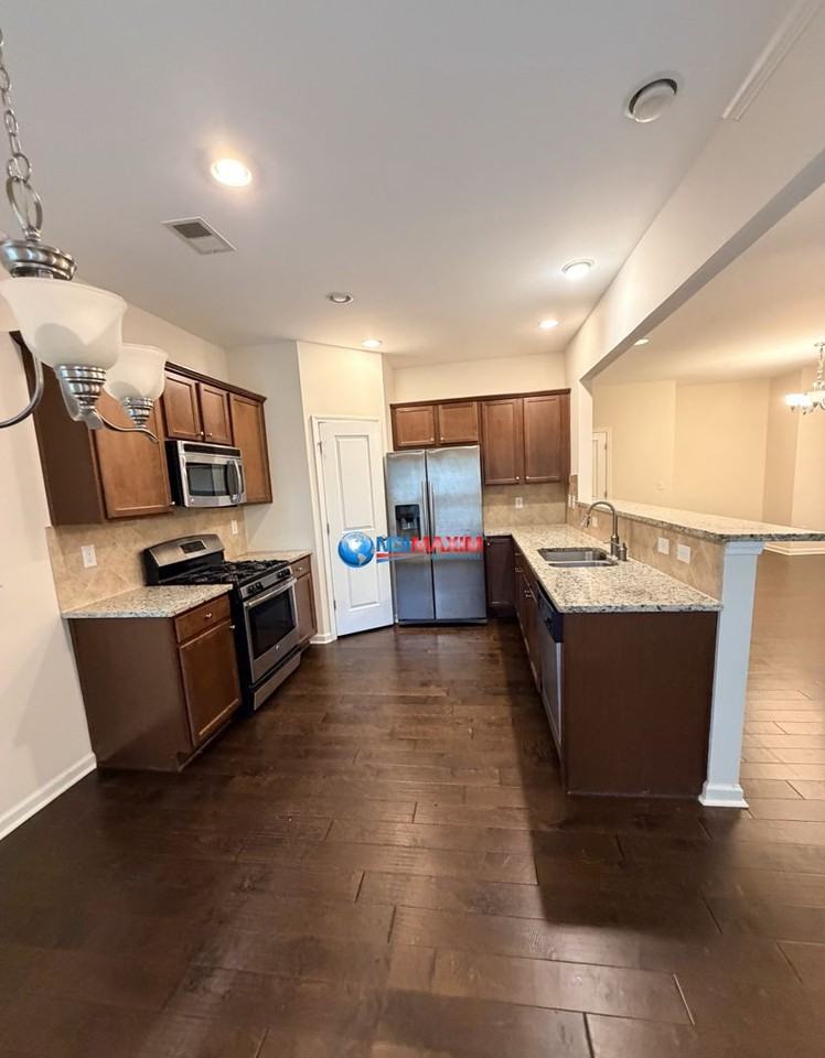 13404 Gardiner Ln - Photo 3 of 12