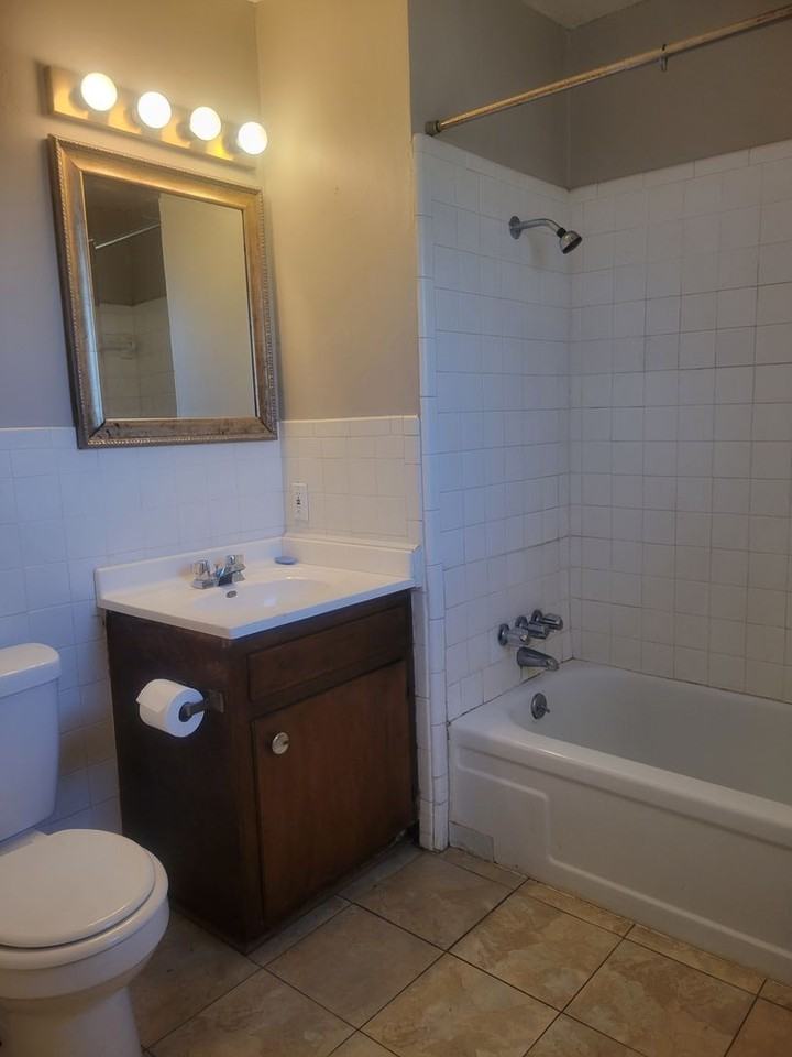 806 Keller Ave - Photo 2 of 10