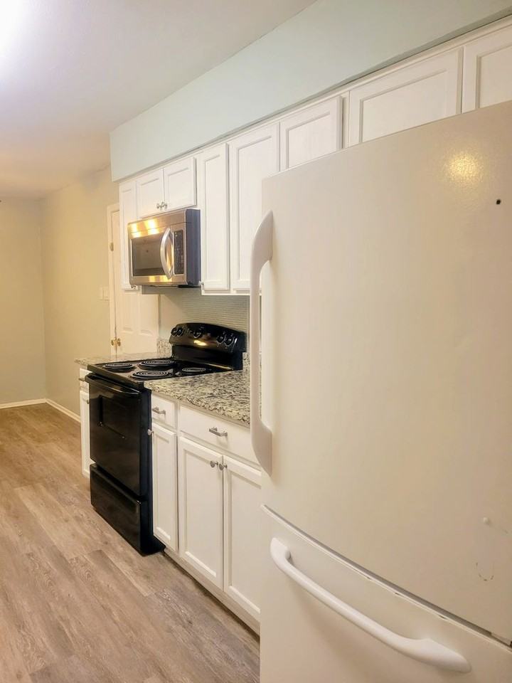 806 Keller Ave - Photo 3 of 10