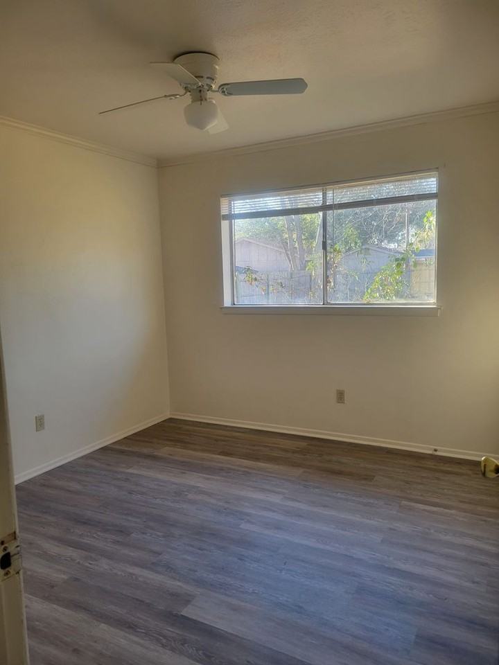 806 Keller Ave - Photo 4 of 10