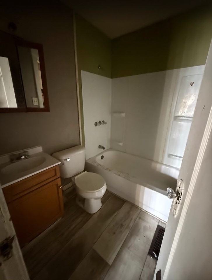821 N Oakland Ave - Photo 3 of 6