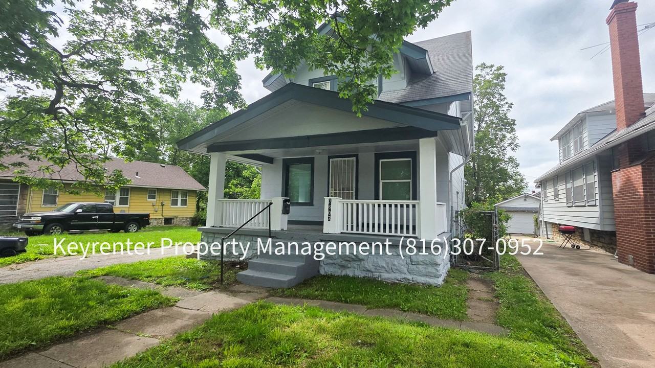2607 E 73rd St - Photo 2 of 23