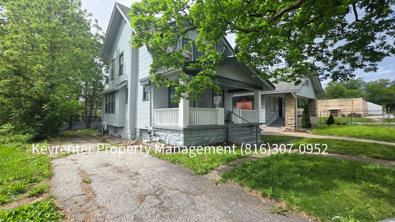 2607 E 73rd St - Photo 3 of 23