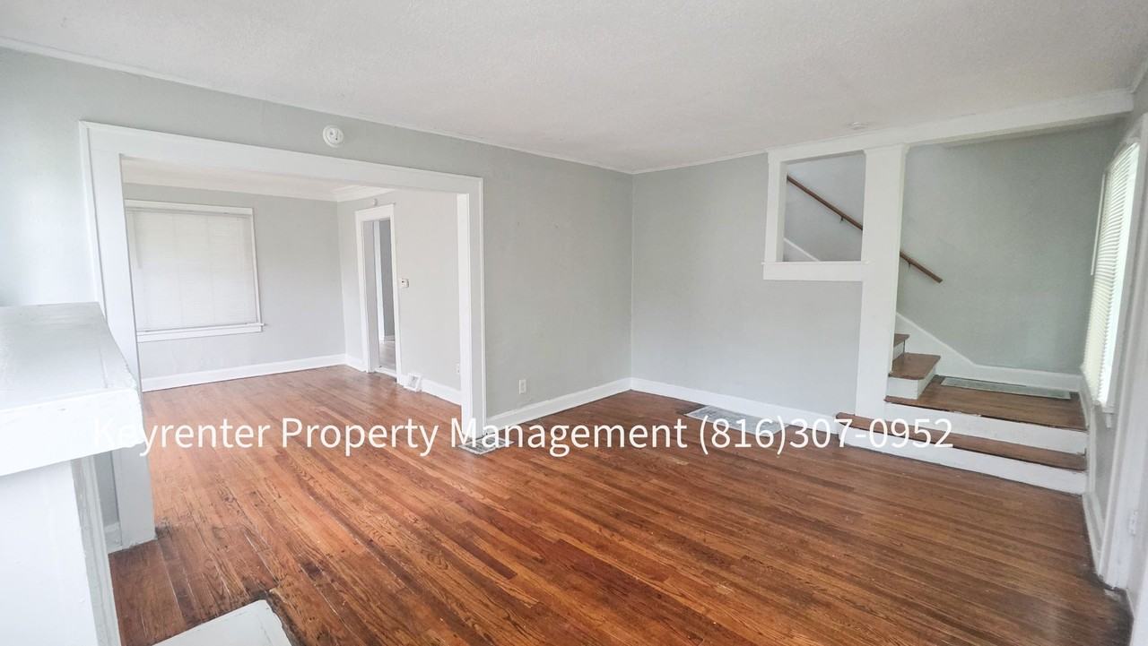 2607 E 73rd St - Photo 4 of 23