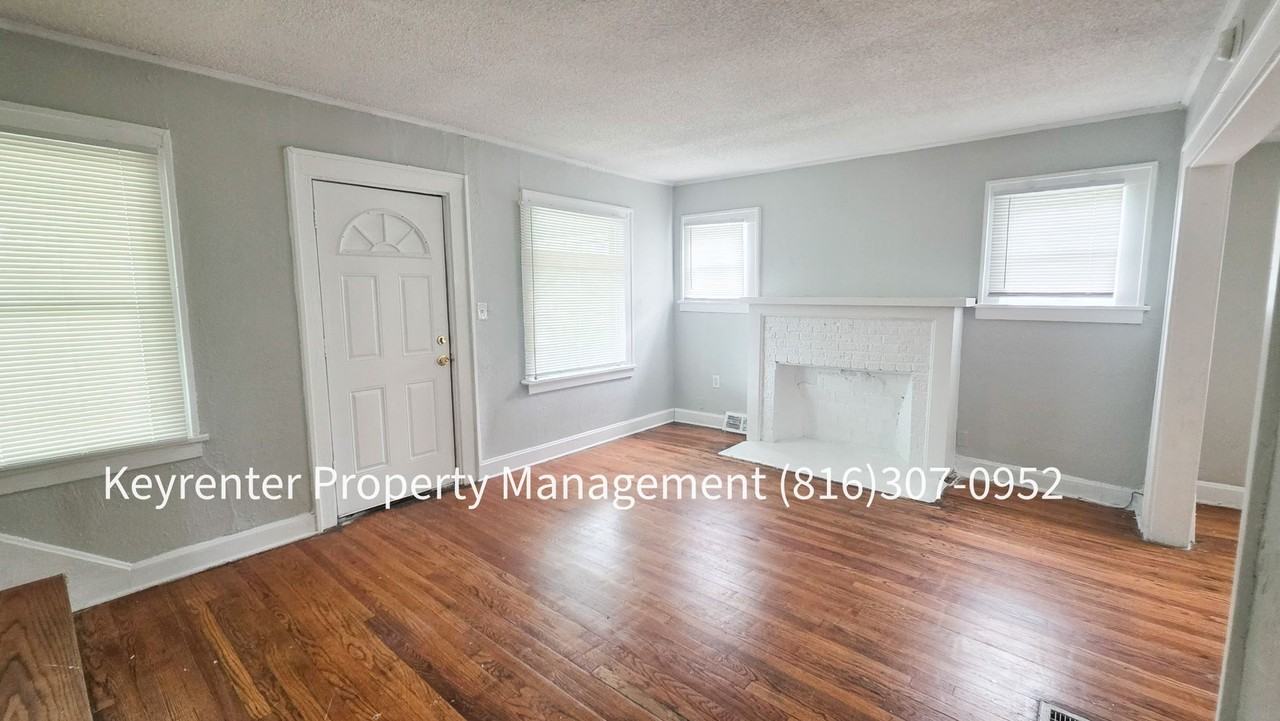 2607 E 73rd St - Photo 5 of 23
