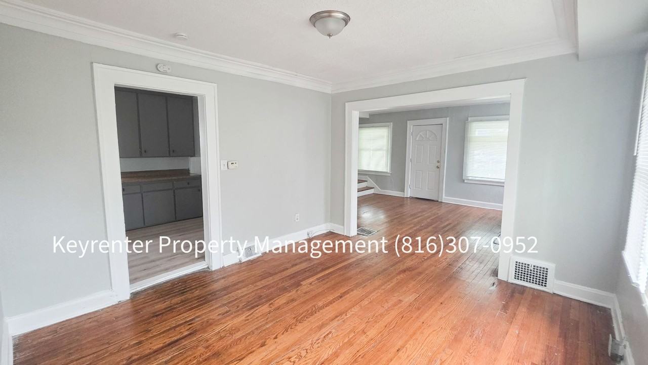 2607 E 73rd St - Photo 7 of 23