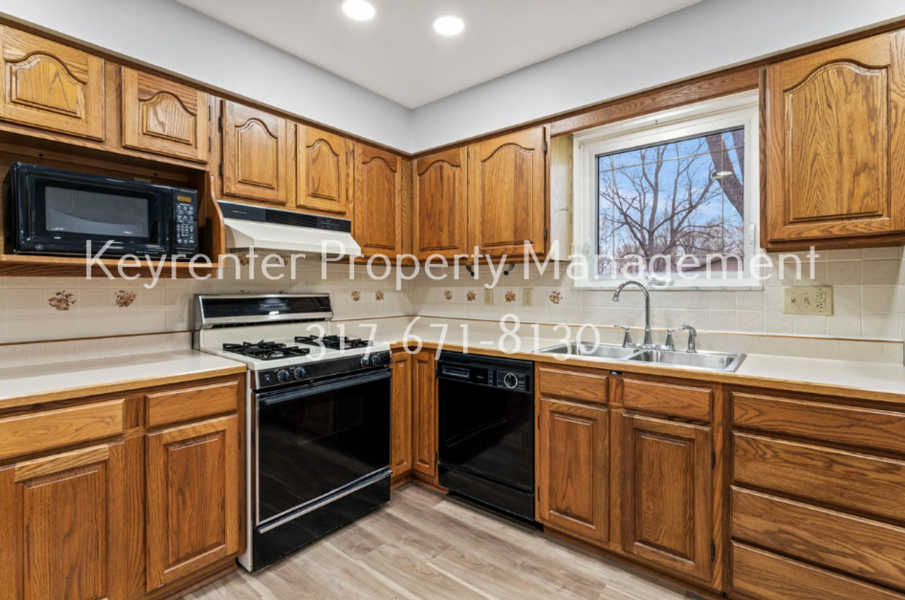 28 Parkwood Dr - Photo 5 of 29