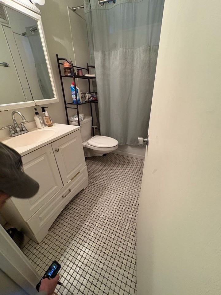 1017 E 8th St - Photo 3 of 4
