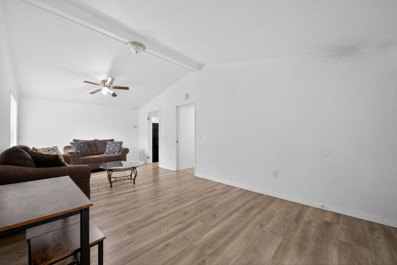 2314 W South St - Photo 4 of 24