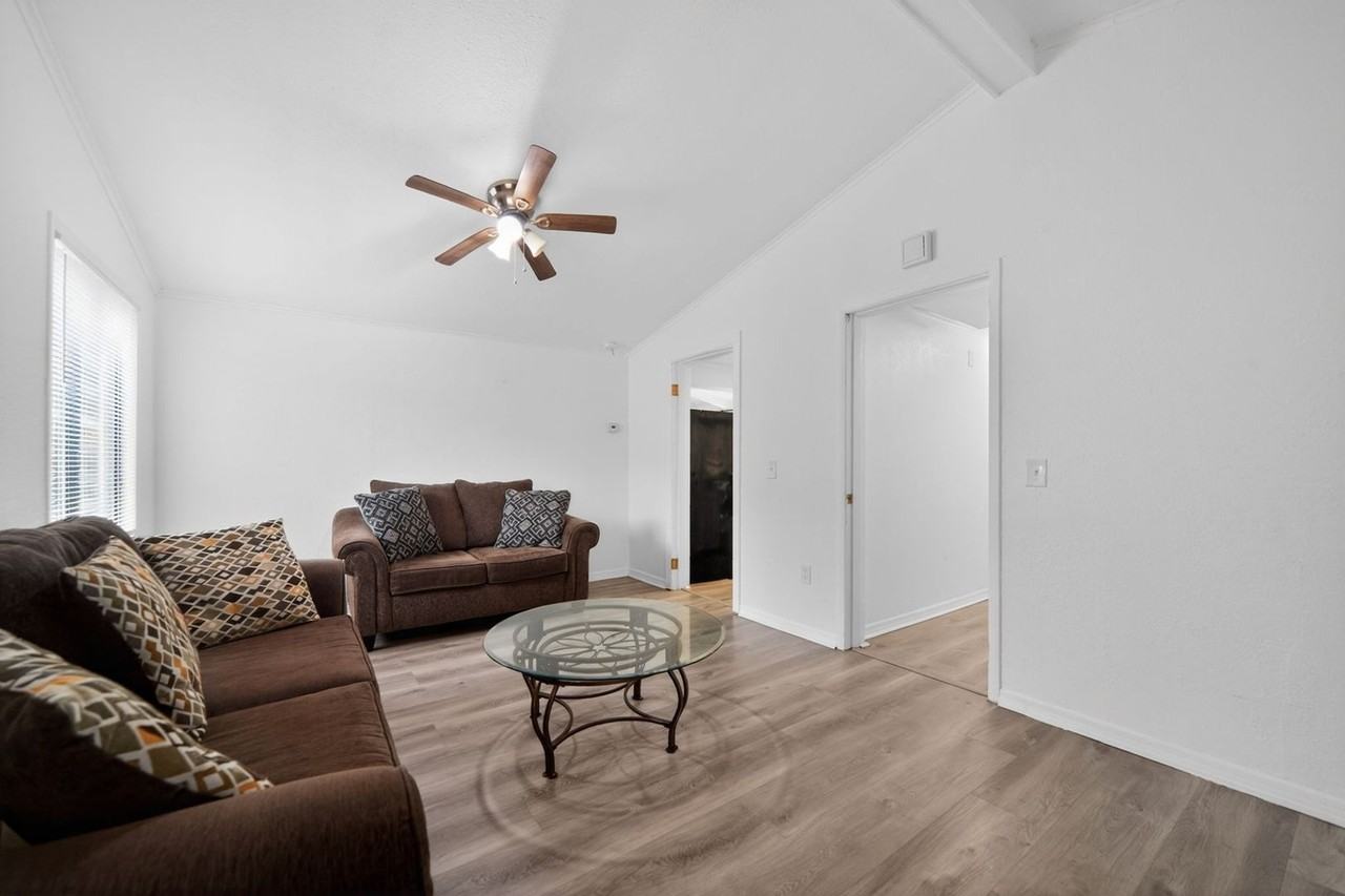 2314 W South St - Photo 6 of 24
