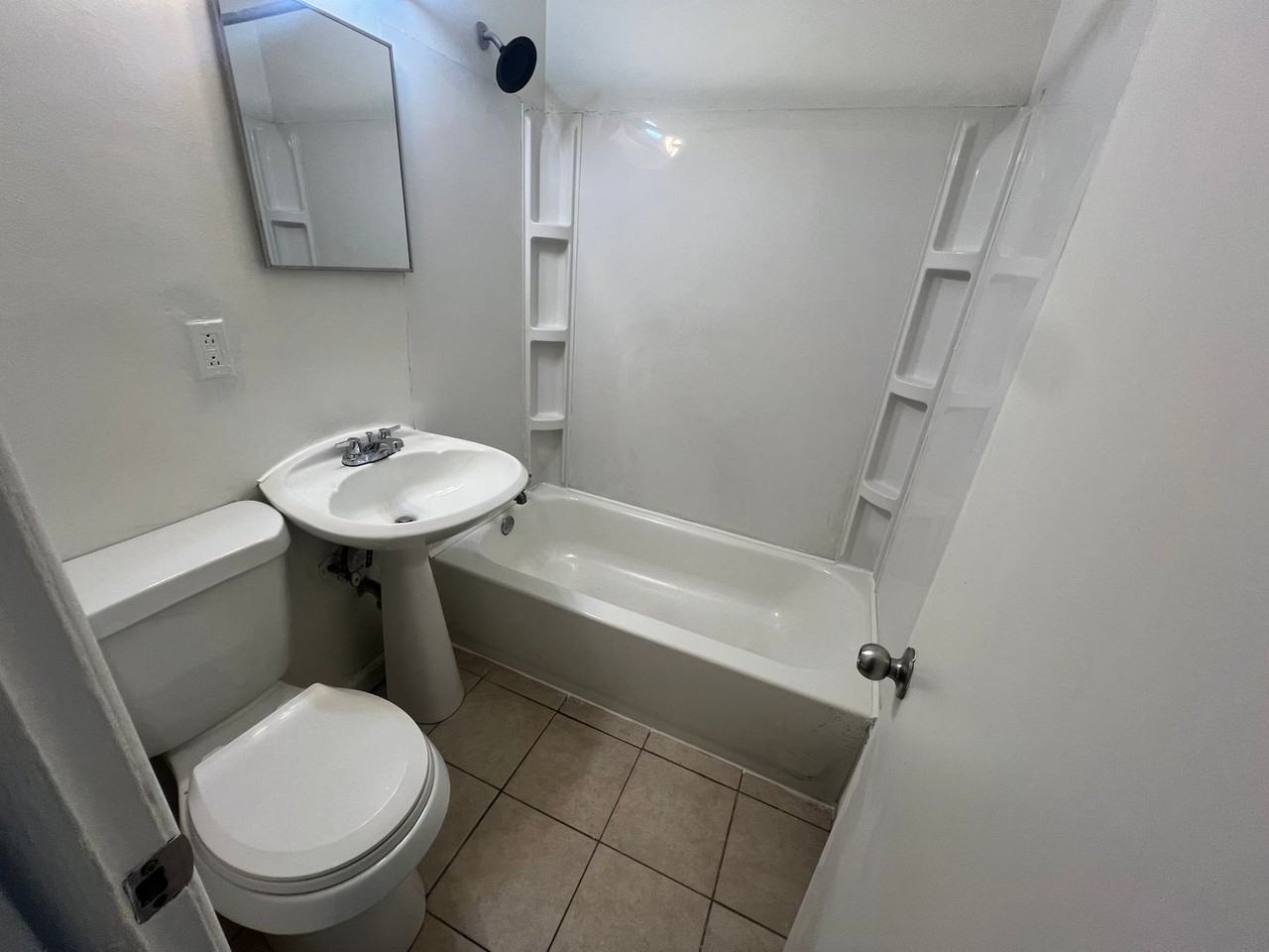 4309 E Linwood Blvd - Photo 2 of 5
