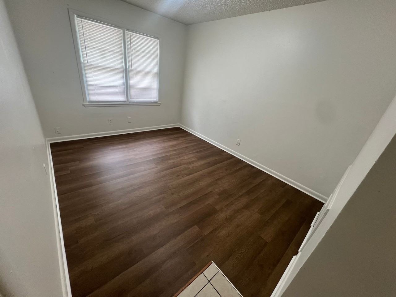 4309 E Linwood Blvd - Photo 3 of 5