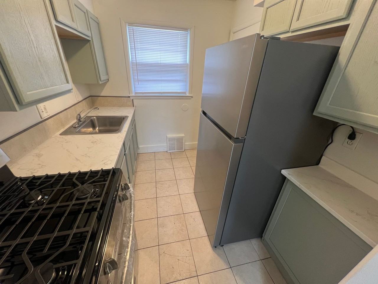 4309 E Linwood Blvd - Photo 4 of 5