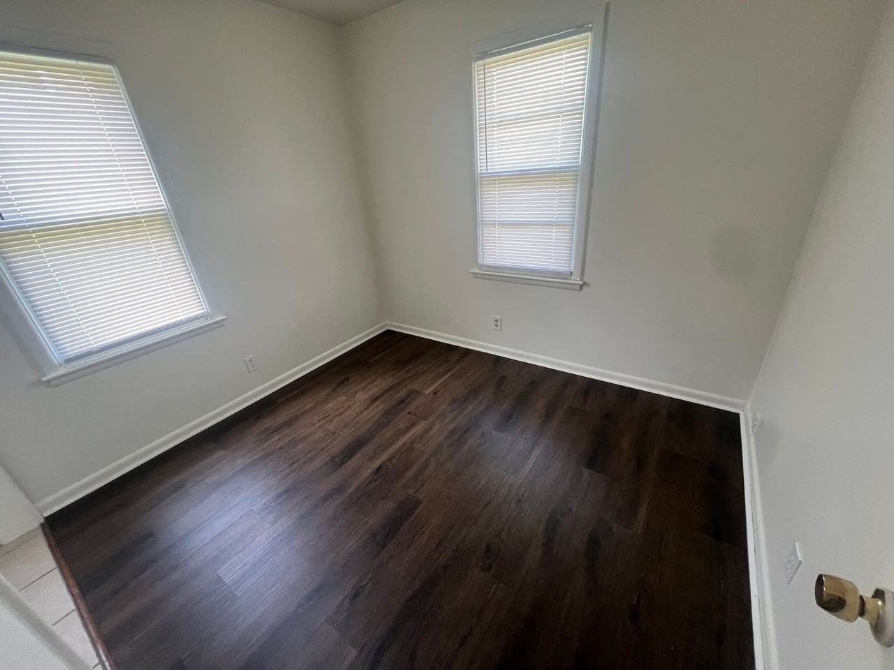 4415 E Linwood Blvd - Photo 4 of 4