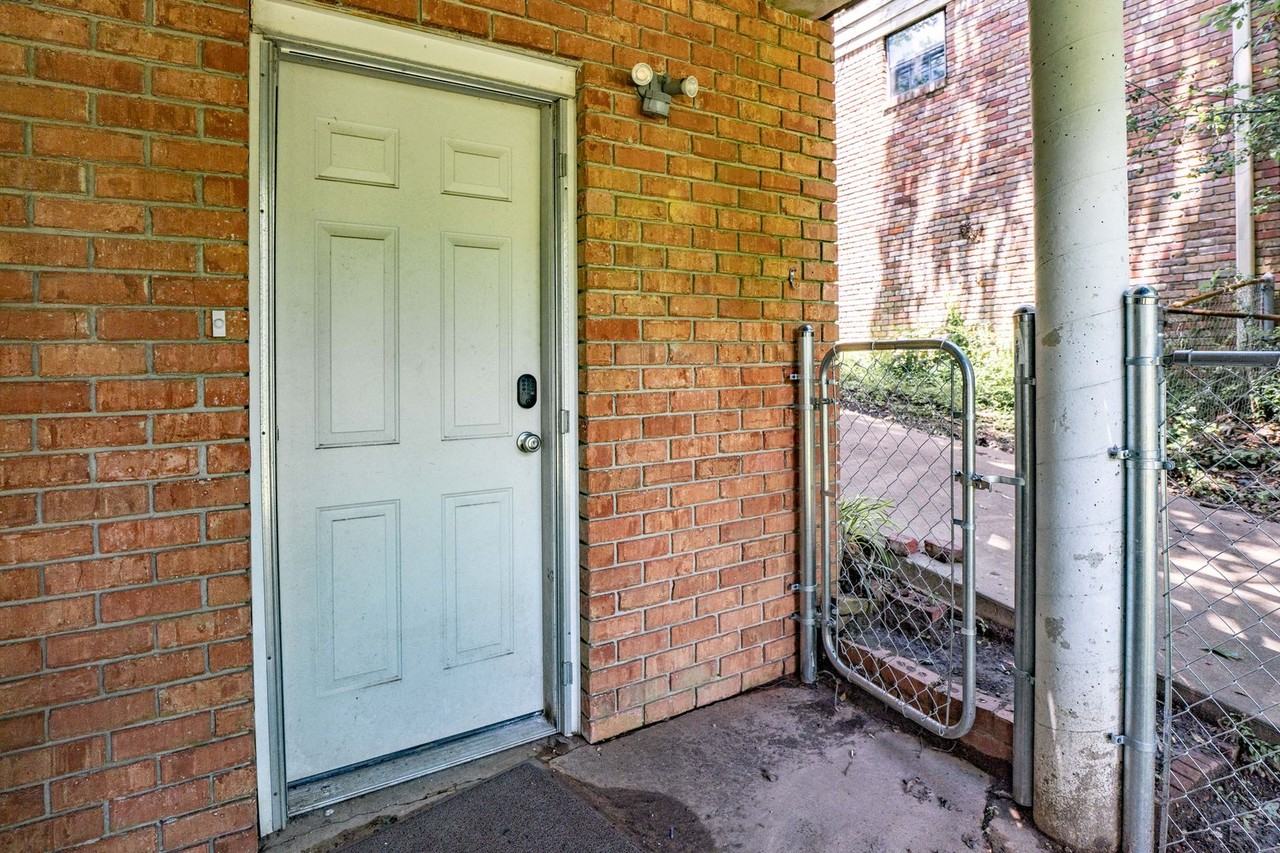 1101 Biscayne Dr - Photo 2 of 23