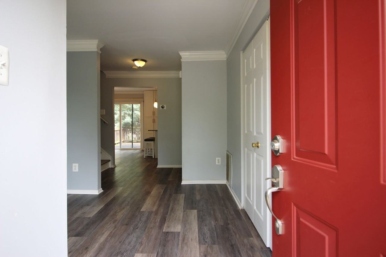 953 Ferndale Ave - Photo 2 of 30