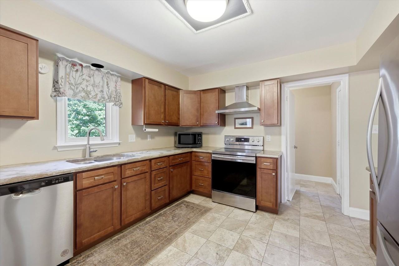 615 W Rosedale Ave - Photo 7 of 24
