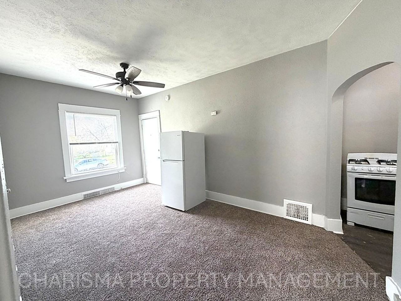 316 E 15th St - Photo 2 of 17