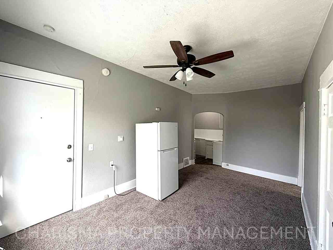 316 E 15th St - Photo 5 of 17