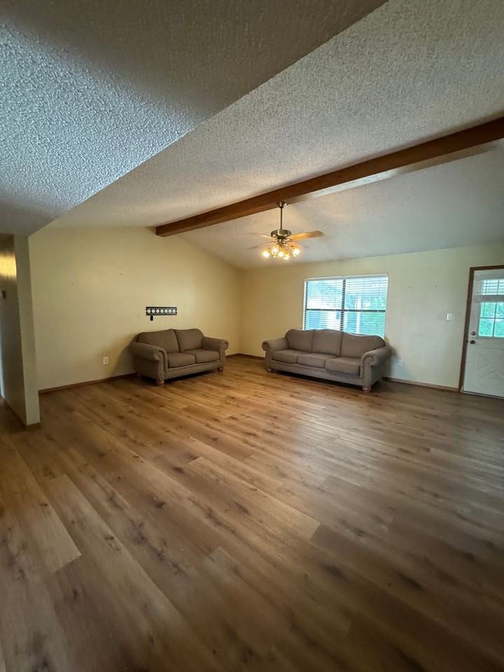 2912 S 100th St - Photo 2 of 14
