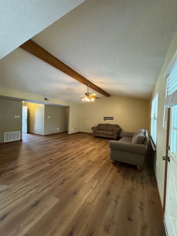 2912 S 100th St - Photo 3 of 14
