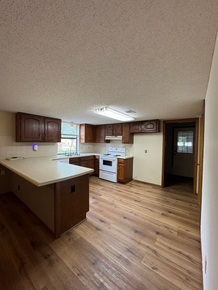 2912 S 100th St - Photo 5 of 14
