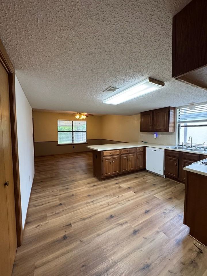 2912 S 100th St - Photo 7 of 14