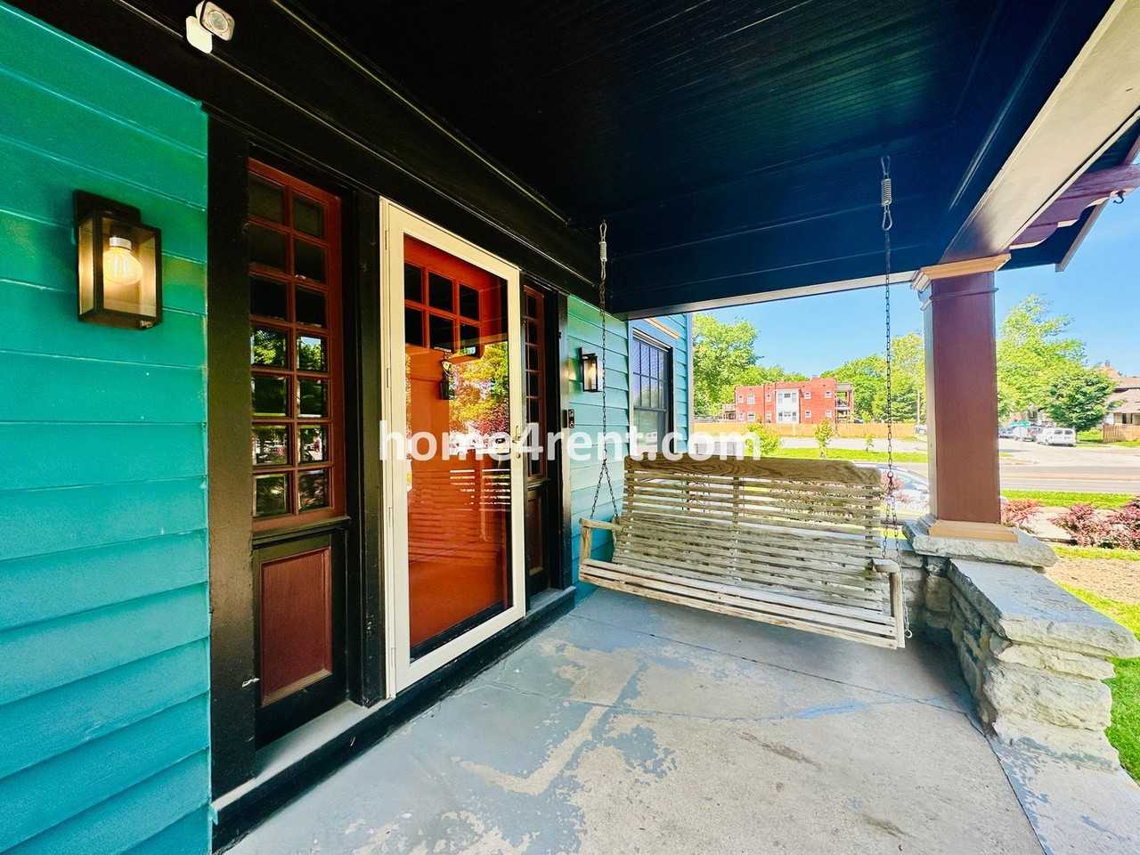 641 W 39th Ter - Photo 5 of 50