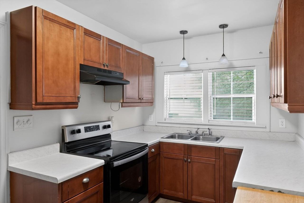 879 Sylvan Pl Sw - Photo 4 of 30
