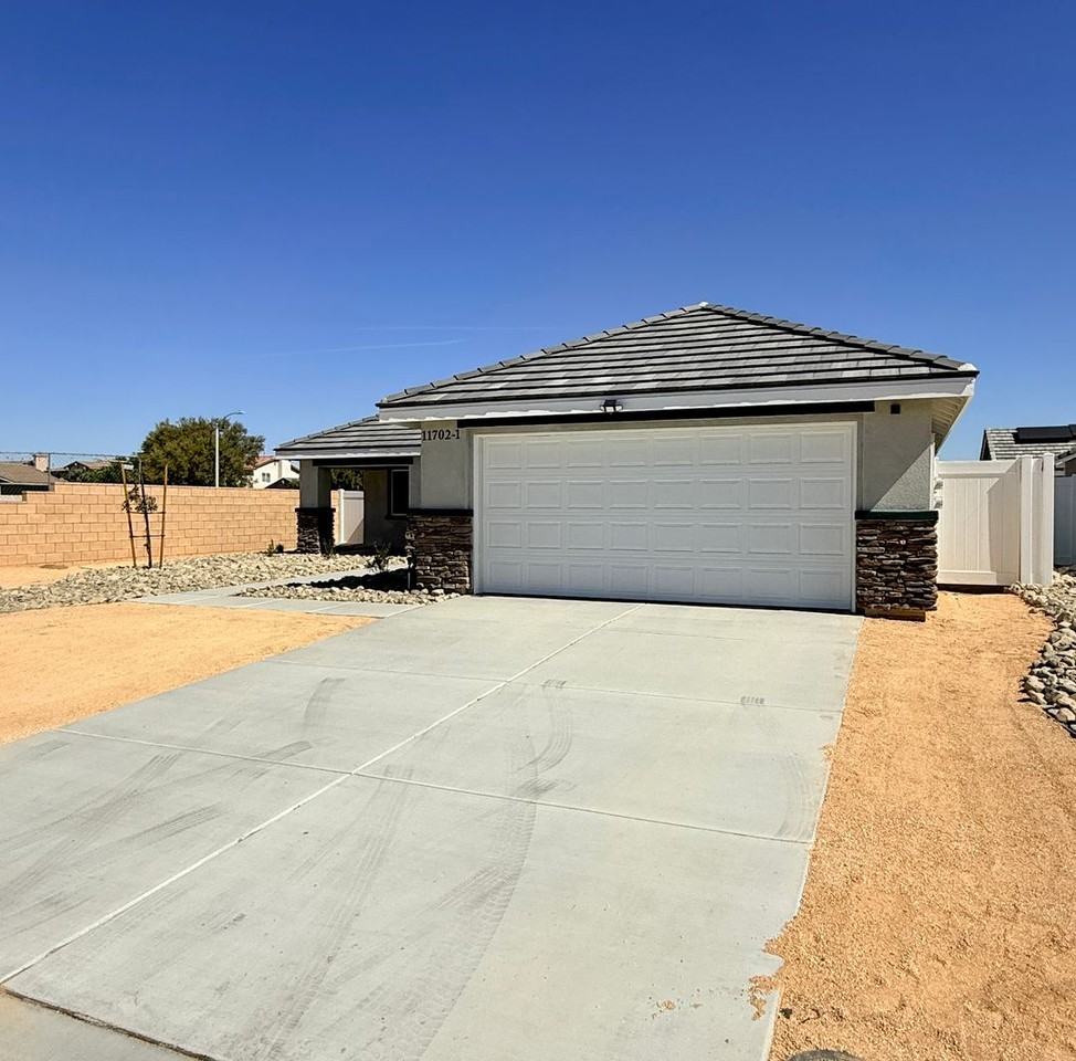 11702 Sebastian St - Photo 3 of 39