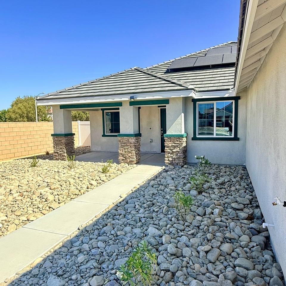 11702 Sebastian St - Photo 4 of 39