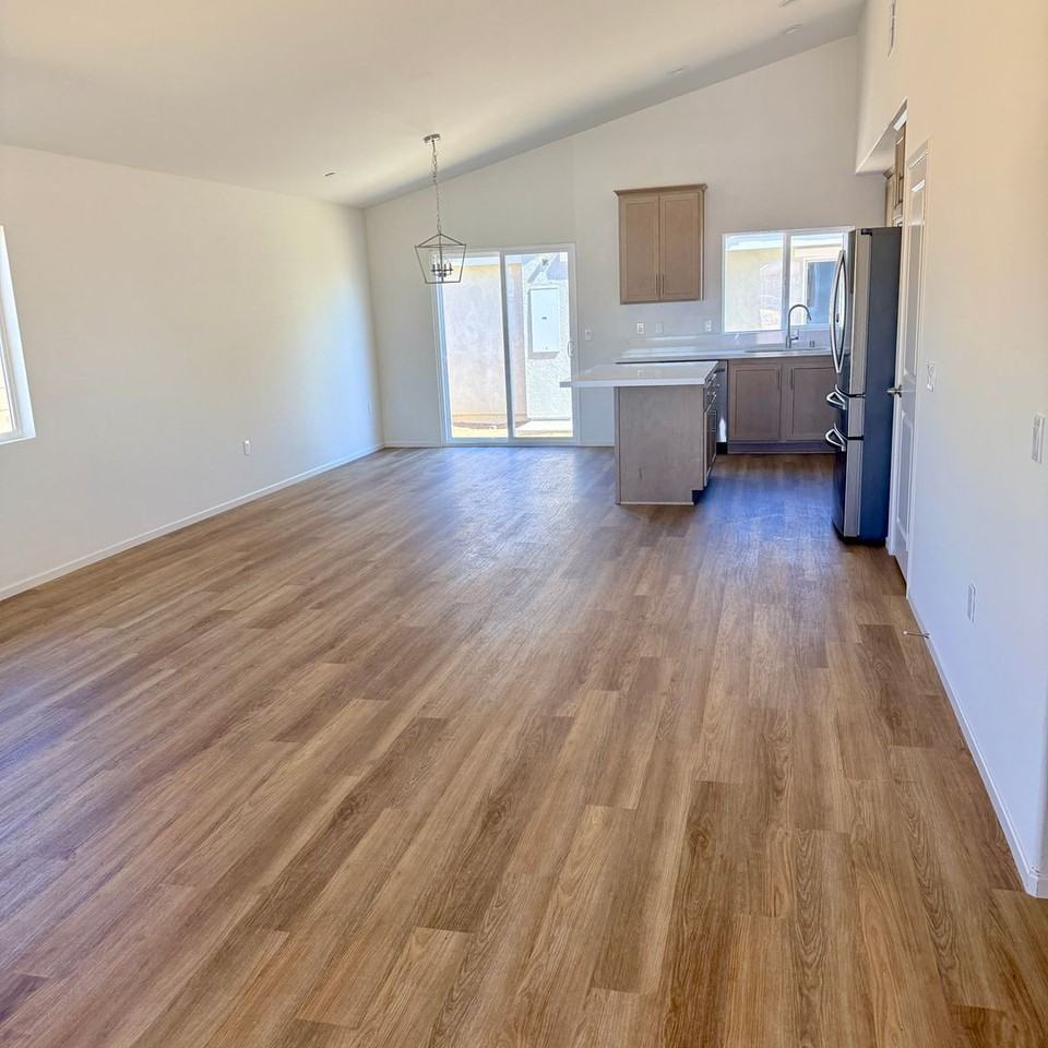 11702 Sebastian St - Photo 5 of 39