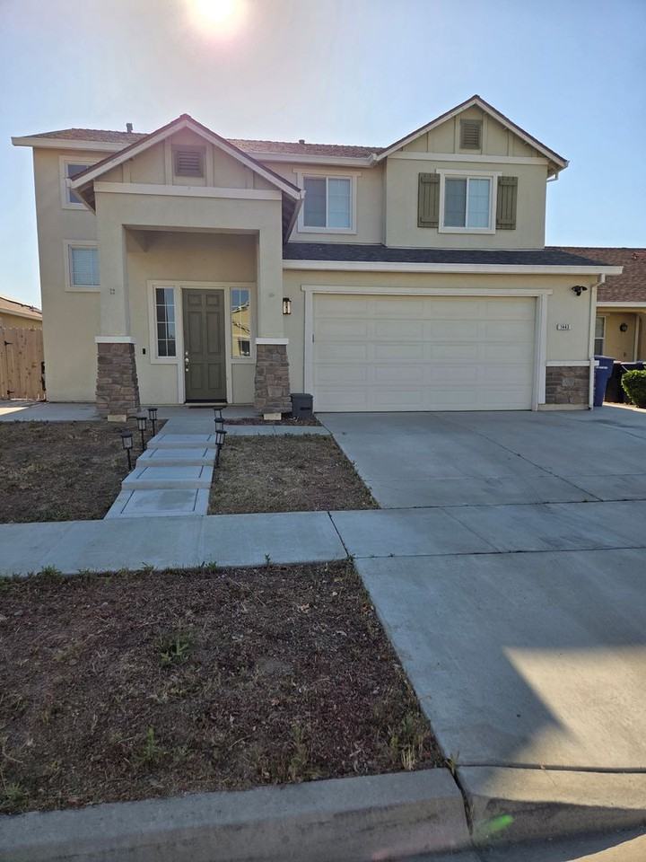 1443 Greenbrier Dr - Photo 2 of 33