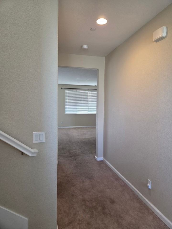 1443 Greenbrier Dr - Photo 4 of 33