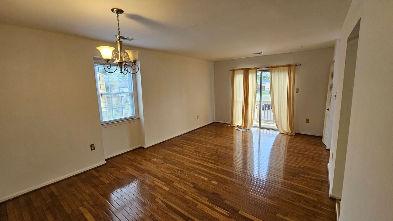 904 Winterstick Pl - Photo 3 of 12