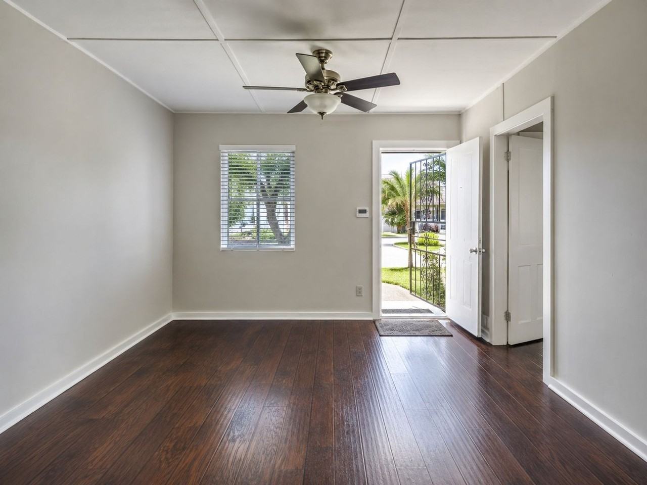 313 N 47th St - Photo 4 of 9