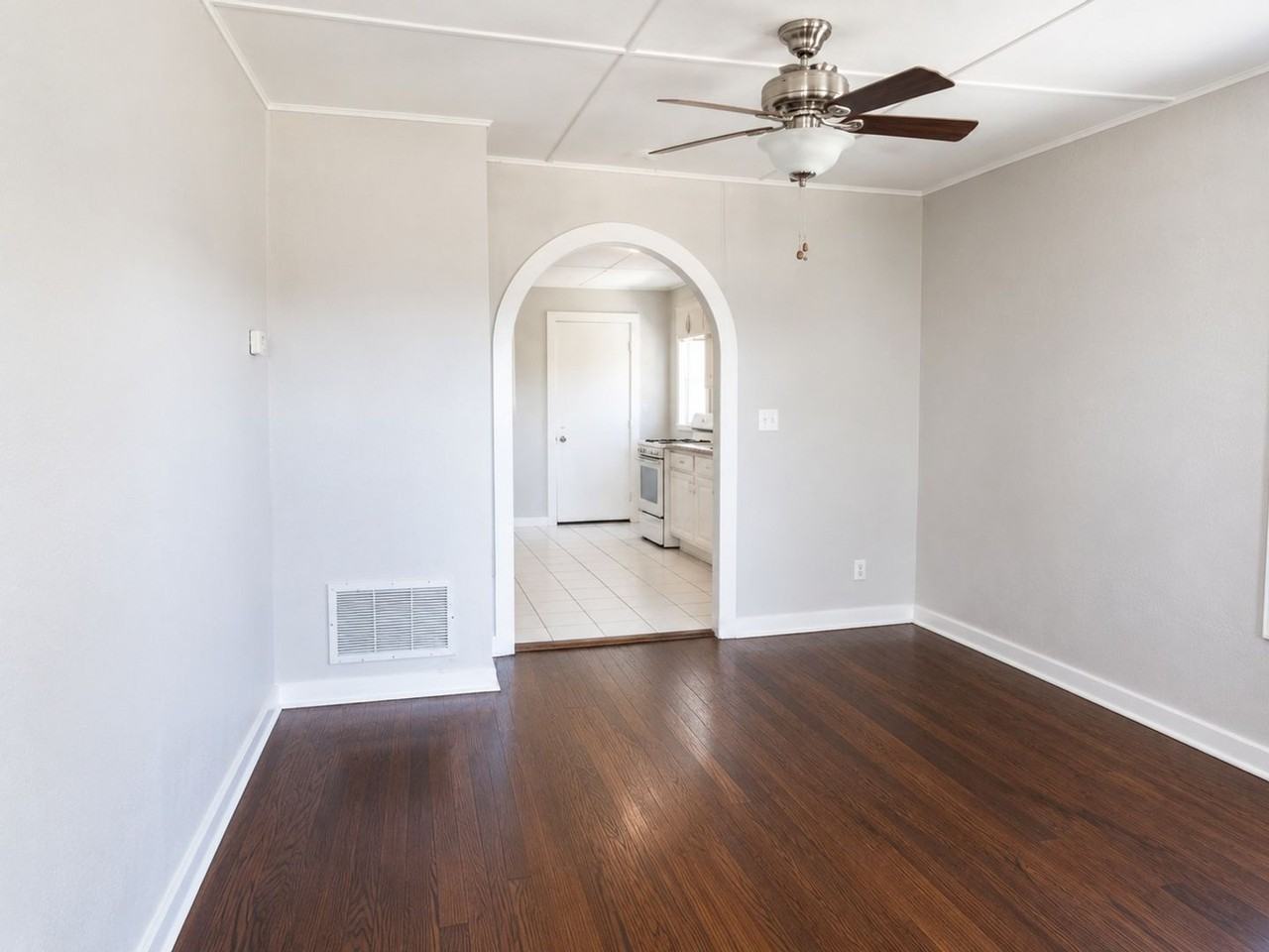 313 N 47th St - Photo 5 of 9